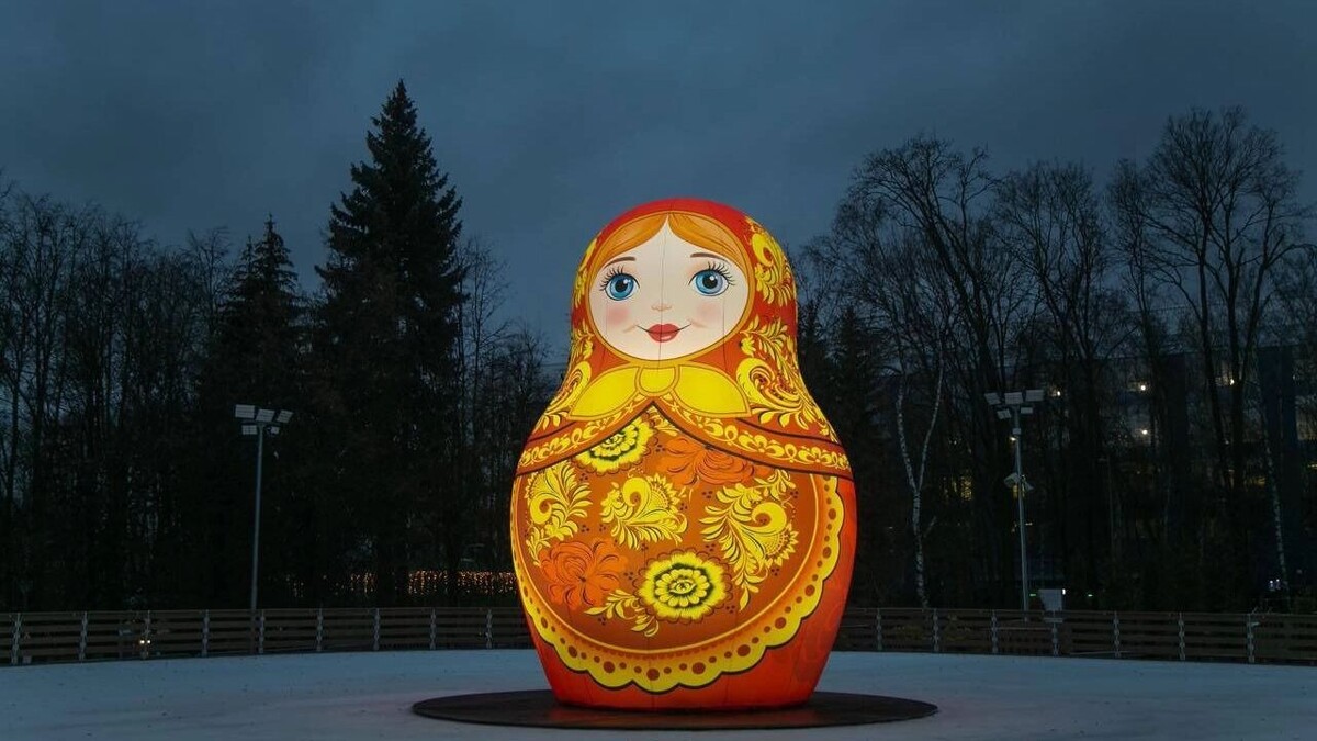    В этом году каток в парке украшает матрешка   Мэрия Нижнего Новгорода