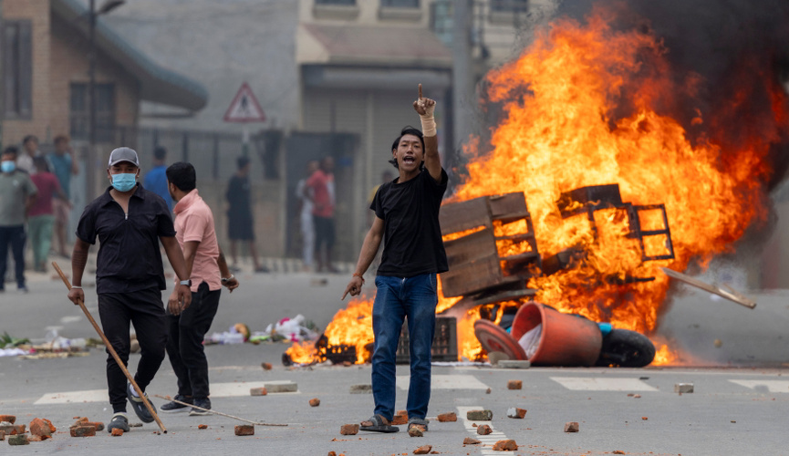 Жил ды бал один непалец и жена его непалка.