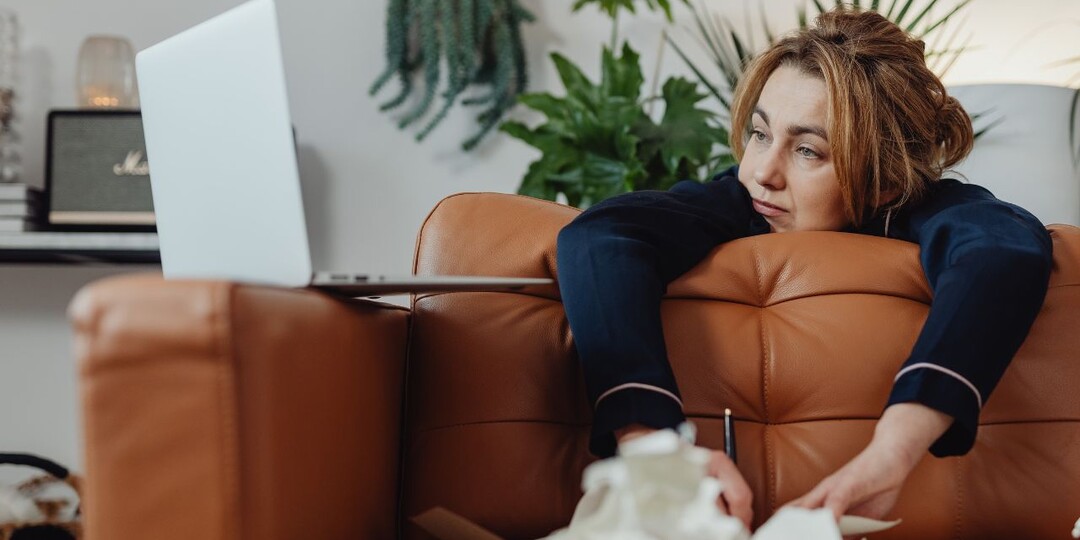 – Алло, любимый, ты где? – Приехал в аэропорт. – В аэропорт? – смотрю в сторону мужа и его любовницы