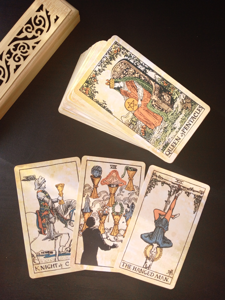 Ответ смотрим на колоде "Винтажное таро Уэйта"