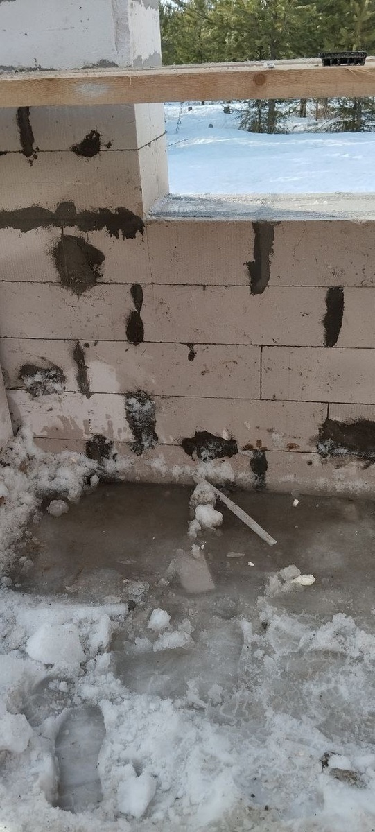    Подрядчик, рекомендованный банком, бросил стройки и скрылся. Фото: СПРАВЕДЛИВАЯ РОССИЯ в Кировской области.