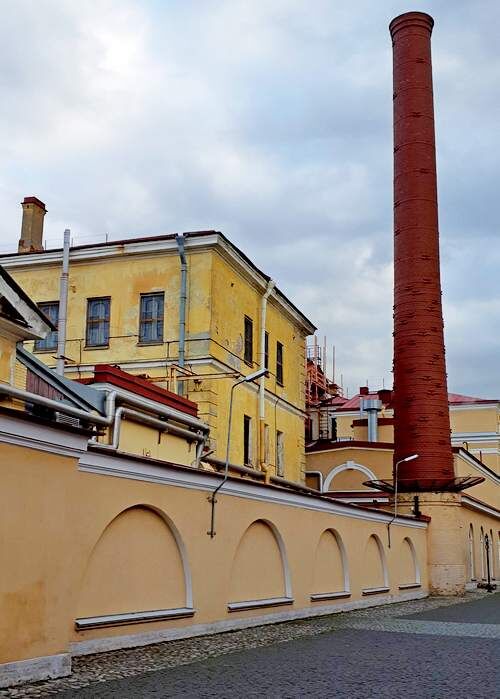 Стена Монетного двора /фото из личного архива, 2018/