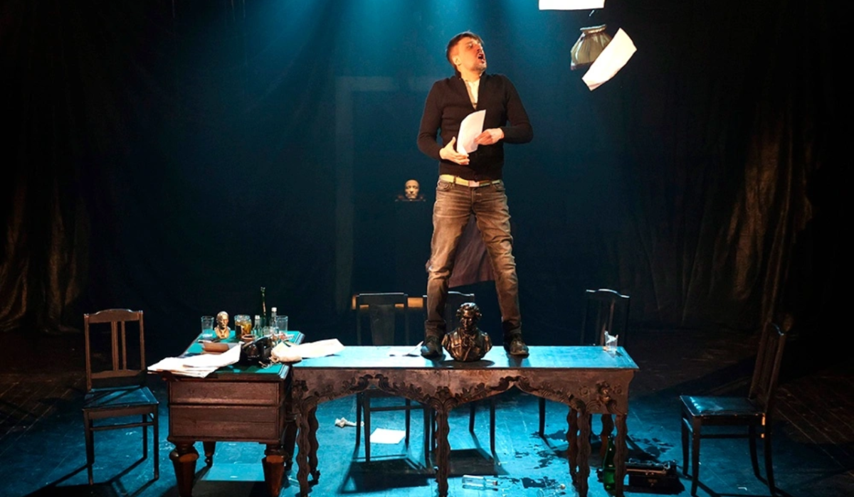     "Пушкинский дом" по роману Андрея Битова. Источник: rg.ru Автор фото: Санкт-Петербургский театр "Мастерская"