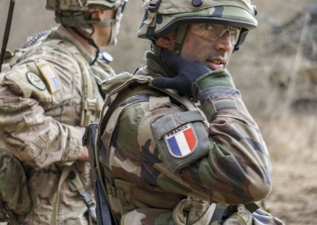    Французы боятся отправки на Украину и не хотят воевать вместе с "белобрысыми громилами" из ВСУ