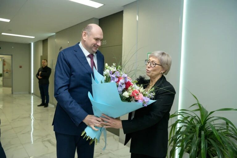    Губернатор Евгений Солнцев поздравил с юбилеем Татьяну Машковскую Оренбуржье