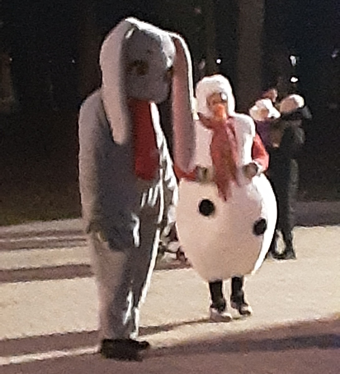 Снеговик и заяц.