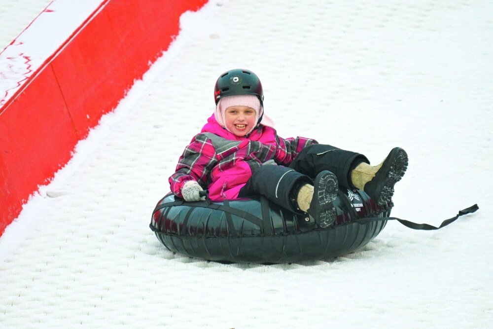    Зимний спортивный фестиваль на Фестивальной площади олимпийского комплекса «Лужники» в Москве. Фото: РИА Новости/ Рамиль Ситдиков