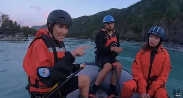 И так сильно захотелось сделать  с тётей то, что обещала сделать Блиновская с Собчак.