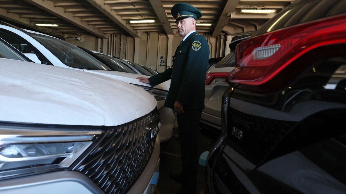 С 1 декабря в РФ вступают в силу новые повышенные тарифы утильсбора на автомобили. Фото: Юрий Смитюк, ТАСС