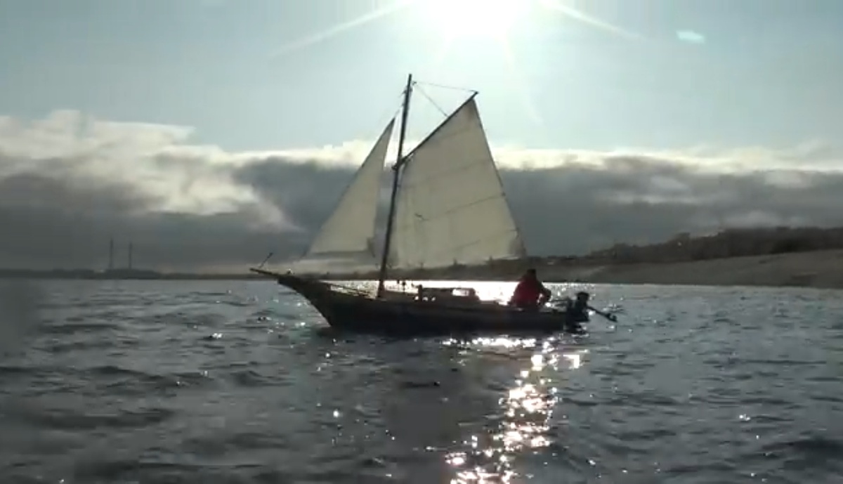 Моя "Аргоша" с зарифленными парусами