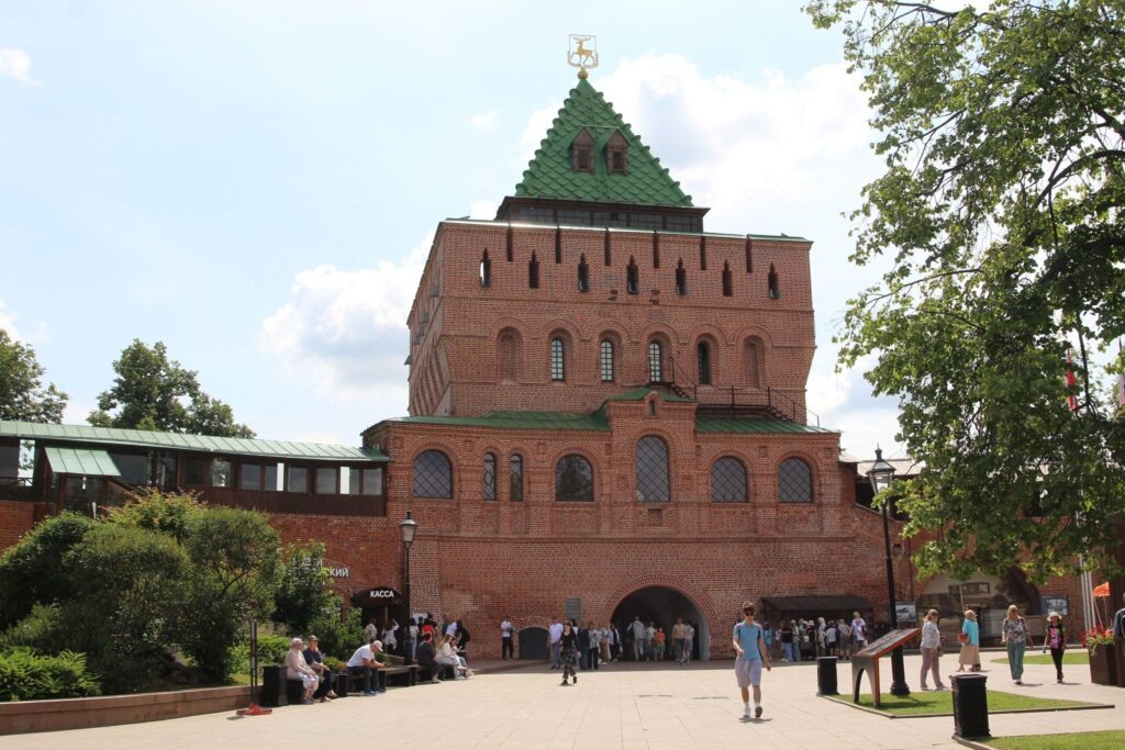    Кремль туристы лето башня Редакция nn-now