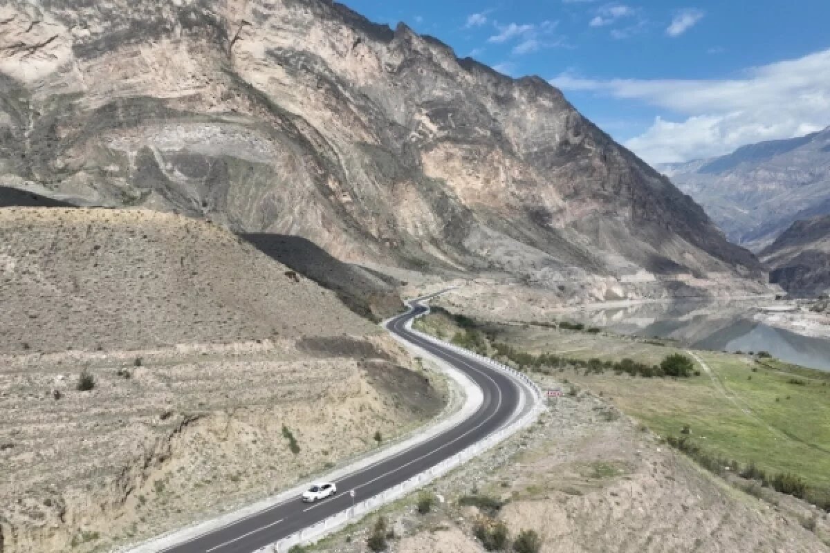    В Дагестане «УАЗ» с подростками упал в обрыв: один погиб, трое ранены