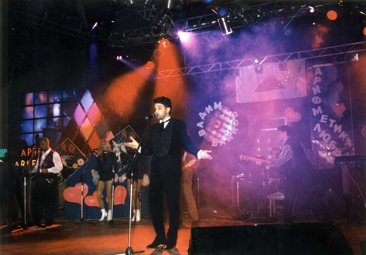 Вадим Байков на сцене клуба "Арлекино".