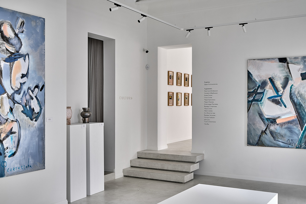    Экспозиция выставки «Нам хватит языка цветов»