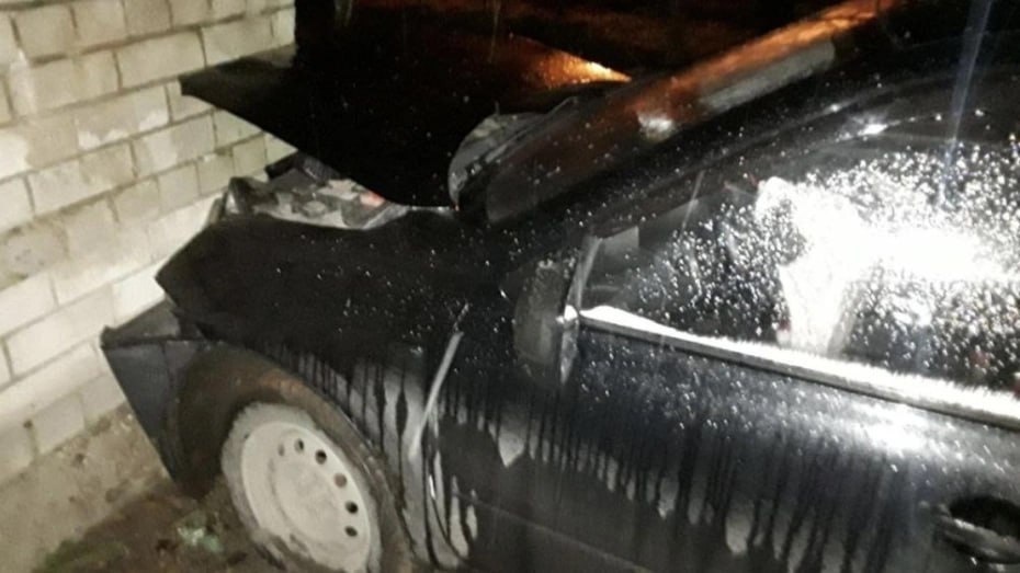 Автомобилистка на «Ладе» влетела в крыльцо дома на Соборной площади в Вязниках в среду, 26 ноября