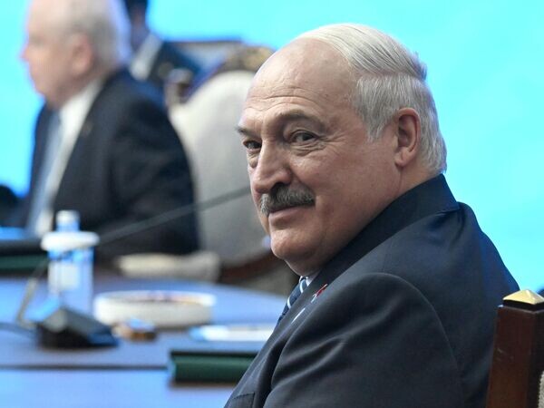 Лукашенко, верни фуры! Литва побежала за помощью к ЕС