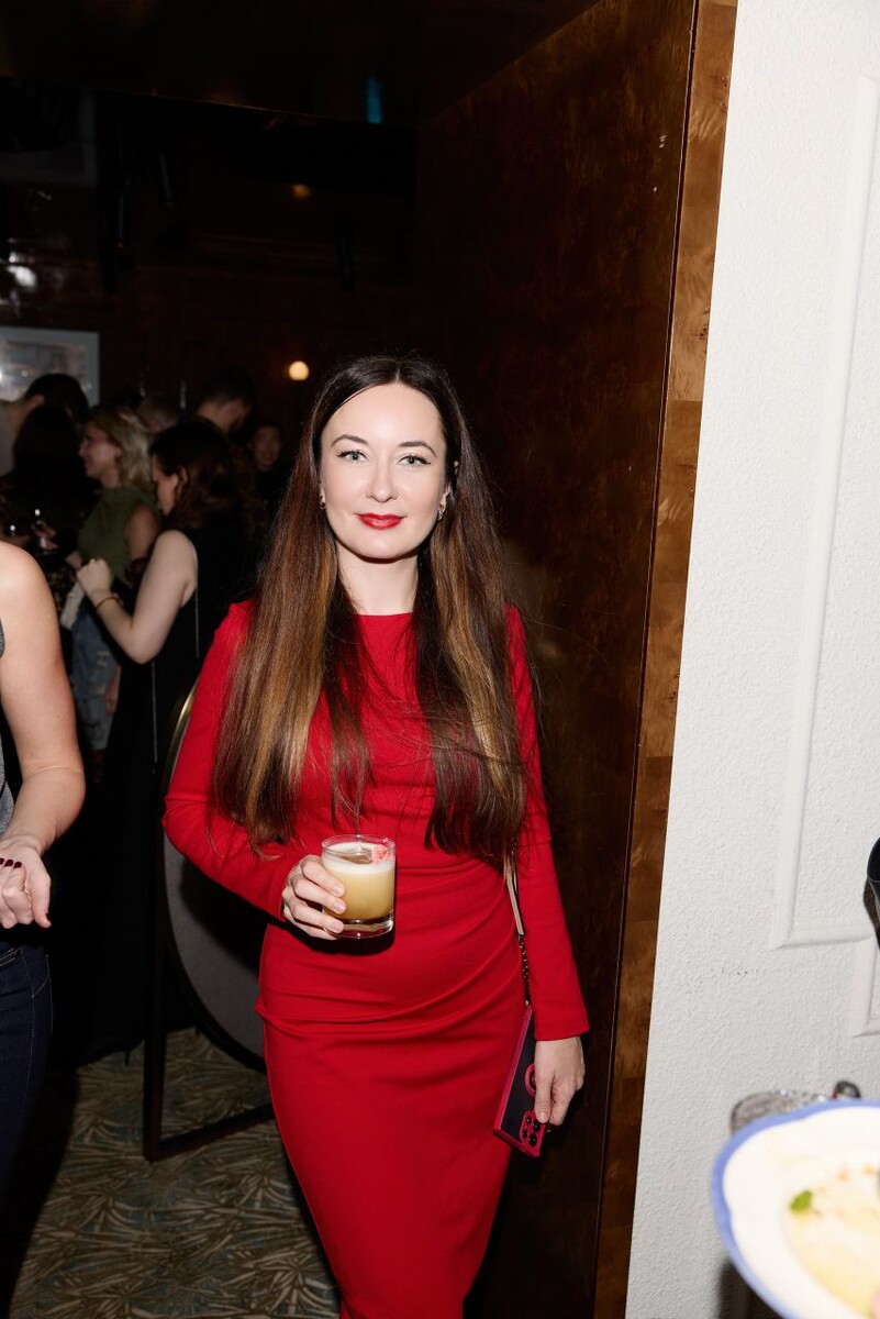 Коктейль на основе персикового сока и крепкого алкоголя пришлось разбавлять водой, мне было слишком крепко