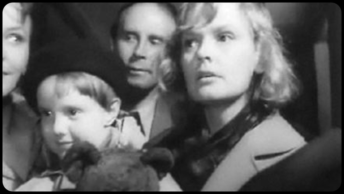 Фото: Кадр из к/ф "В пути" (1961). Режиссёр 	Мери Анджапаридзе, "Мосфильм"/ Оксана Гайдай в детстве снялась в одном фильме с мамой