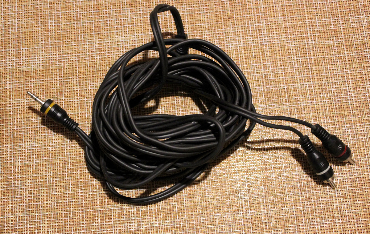 Фото 1. Экранированные провода.