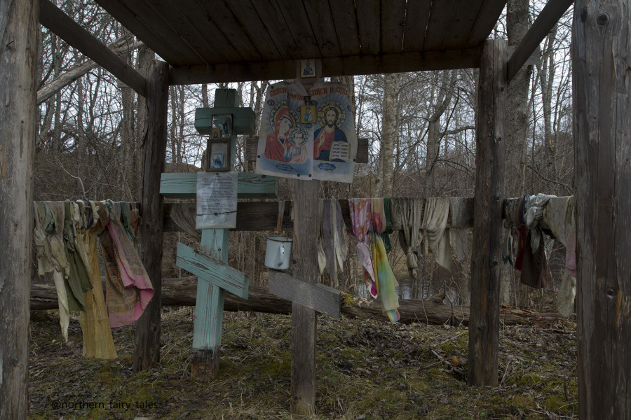 Навес с крестами