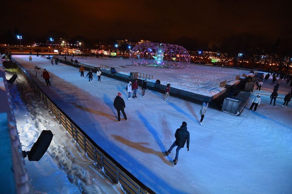    Места Тестируем катки: Стрит‑арт каток в Парке Горького / Медиасток.рф