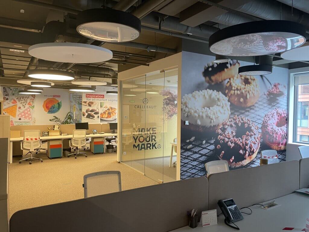 "Вкусные стены" с фотообоями в офисе Callebaut. Москва 