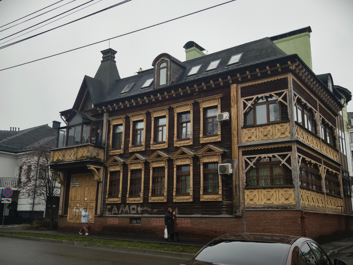 Одно из красивых зданий. 