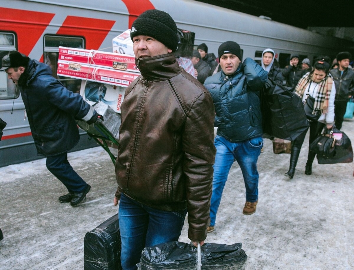 Из открытых источников в интернете. Мигранты едут в Россию.