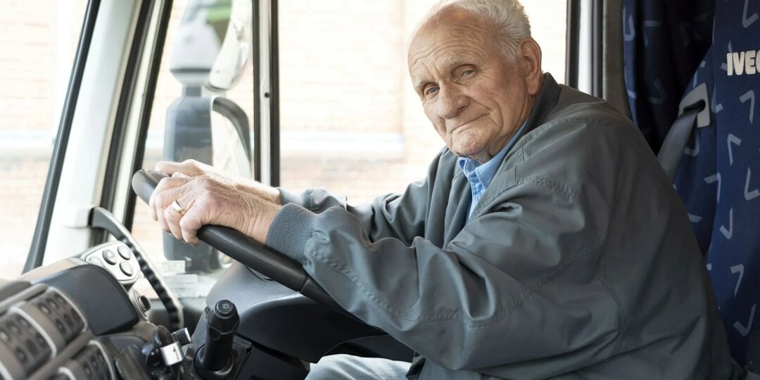 ГАИ разъяснила: до какого возраста можно водить машину — что нужно знать пожилым водителям