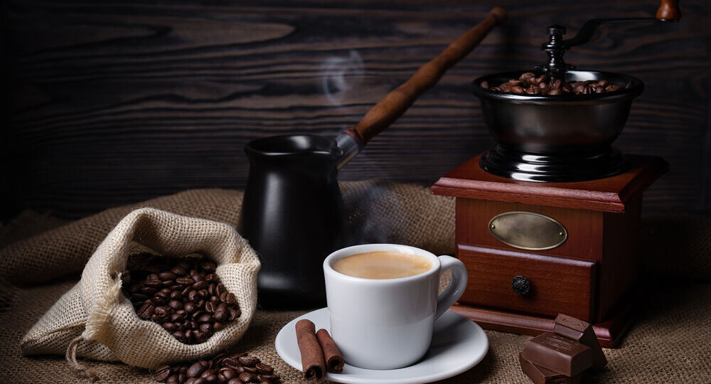 Кофе становится дефицитом? Почему так происходит, и как изменится наша жизнь без привычного напитка
