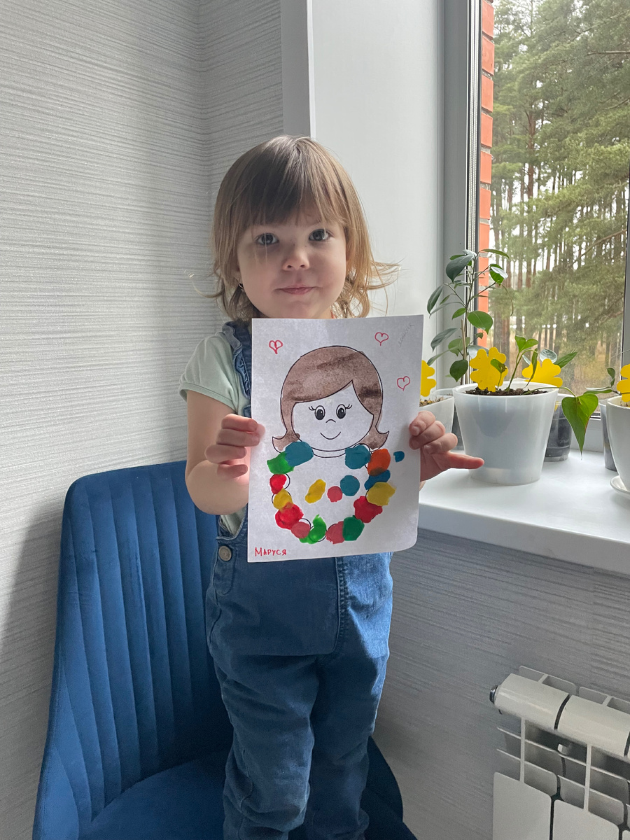 Маша с моим портретом)