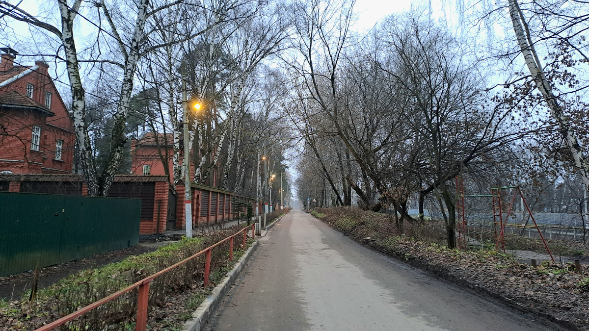 Раннее утро на станции Удельная. Иду к клиенту.