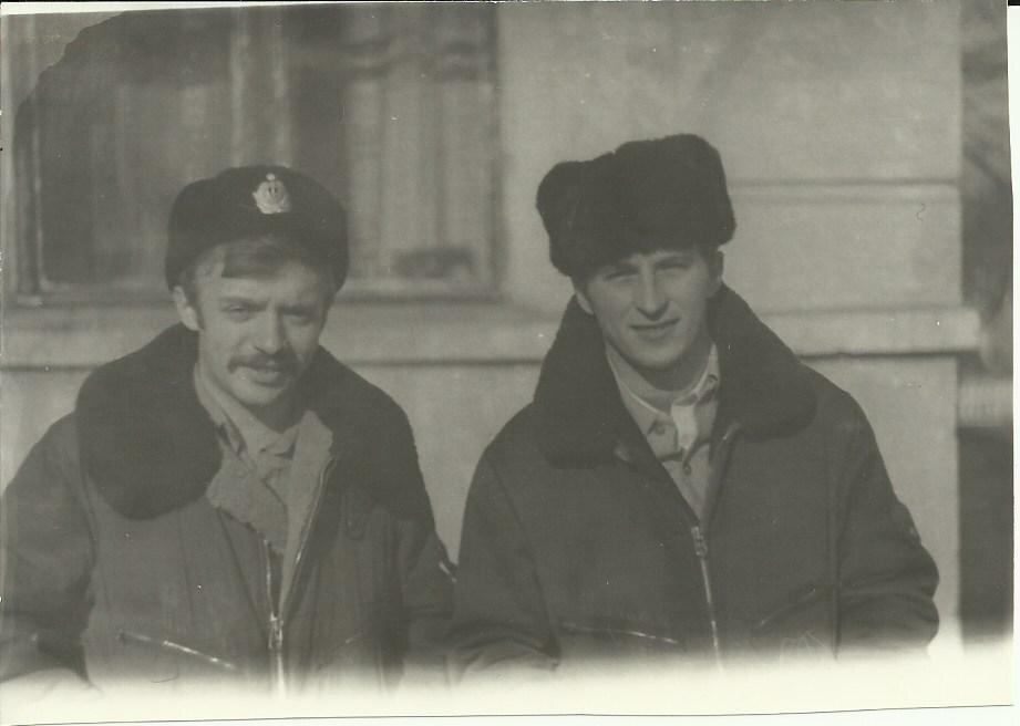 Мы с Юрой Гендовым еще в раннюю лейтенантскую пору.