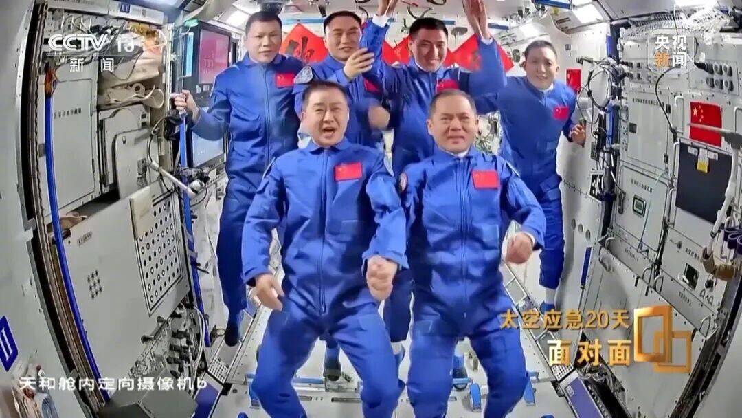 Экипажи "Шэньчжоу-20" и "Шэньчжоу-21"