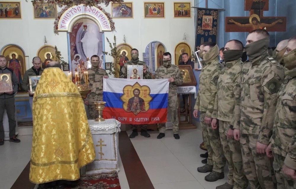    Чувашским росгвардейцам-бойцам СВО передали икону Александра Невского