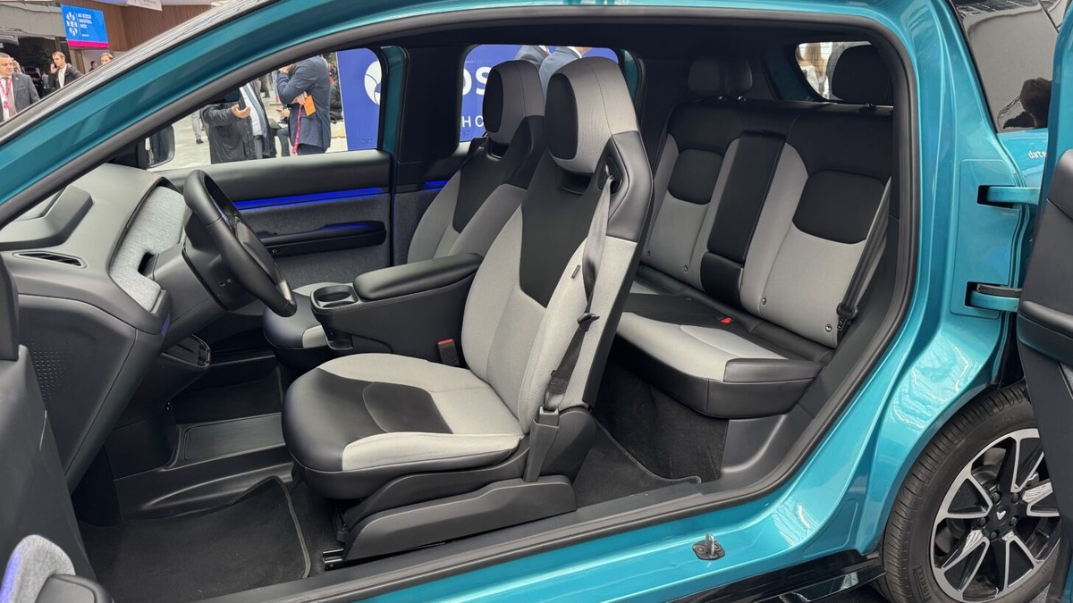    Интерьер электромобиля «Атом». Фото Фото Константин Завьялов / «Автоновости дня» с международной промышленной выставки «Иннопром. Беларусь»