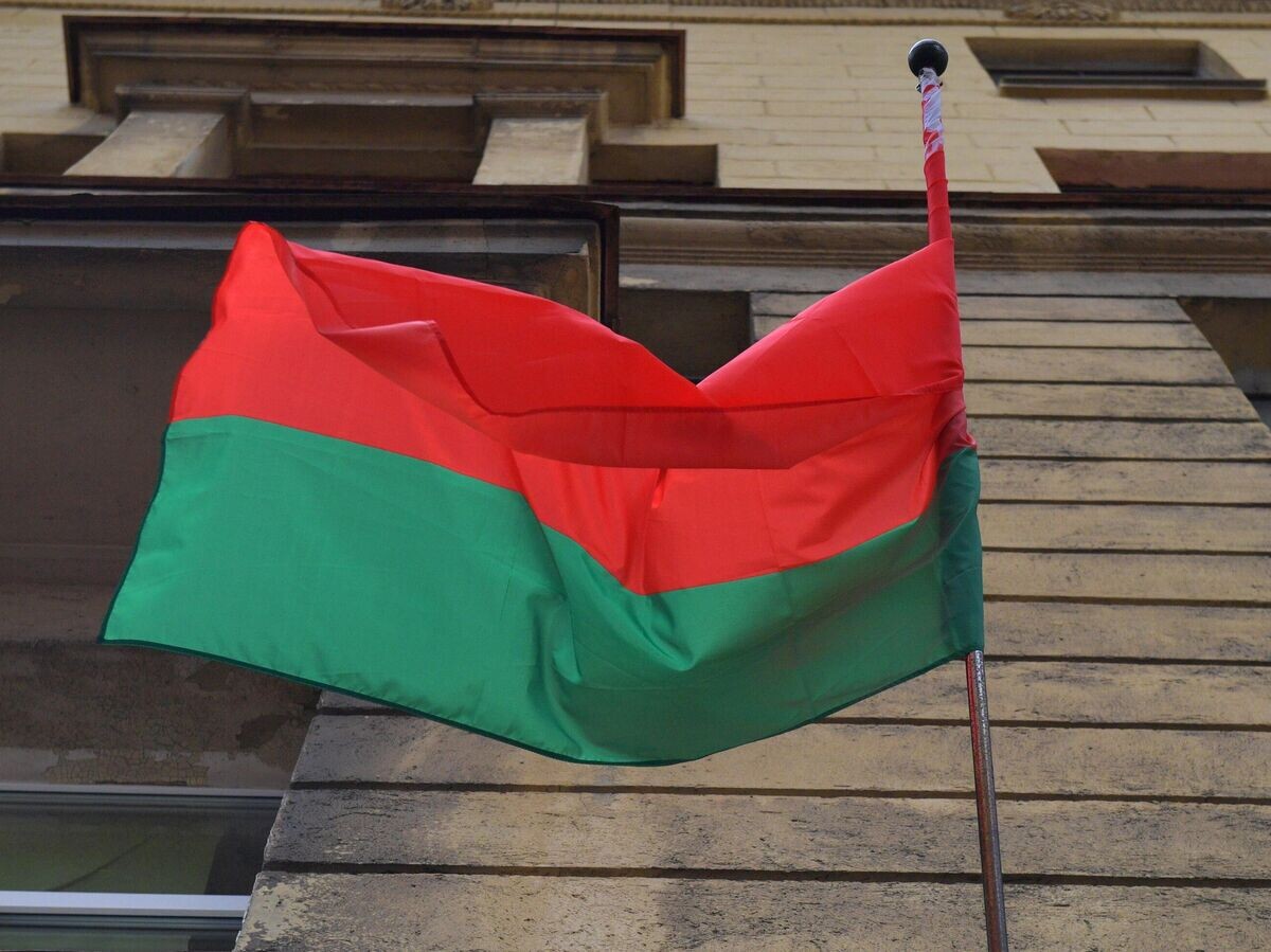    Флаг Белоруссии на здании Генерального консульства Республики Беларусь© РИА Новости / Александр Гальперин