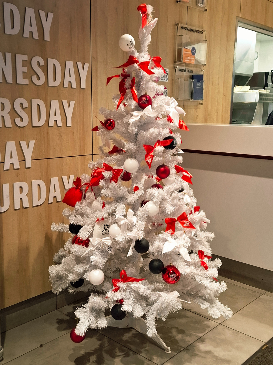 Ёлка в KFC стоит с начала ноября