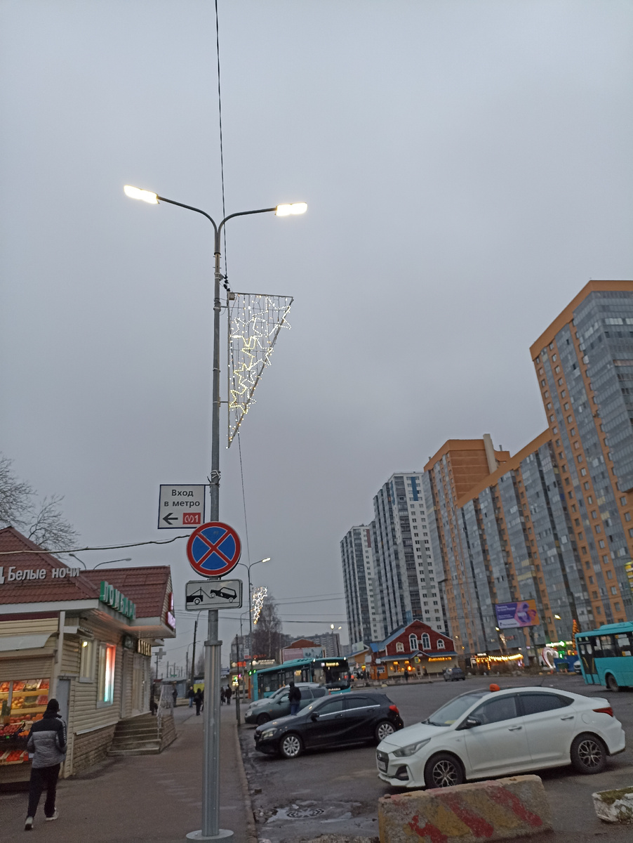 Украшения в виде звёздочек в Мурино. 