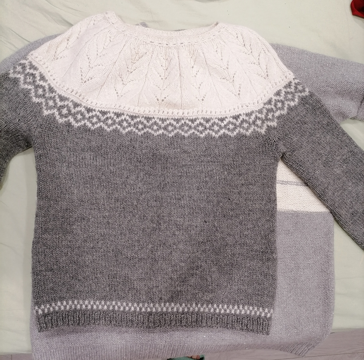 Техническое фото джемпера до переделки, связан в 2019 году