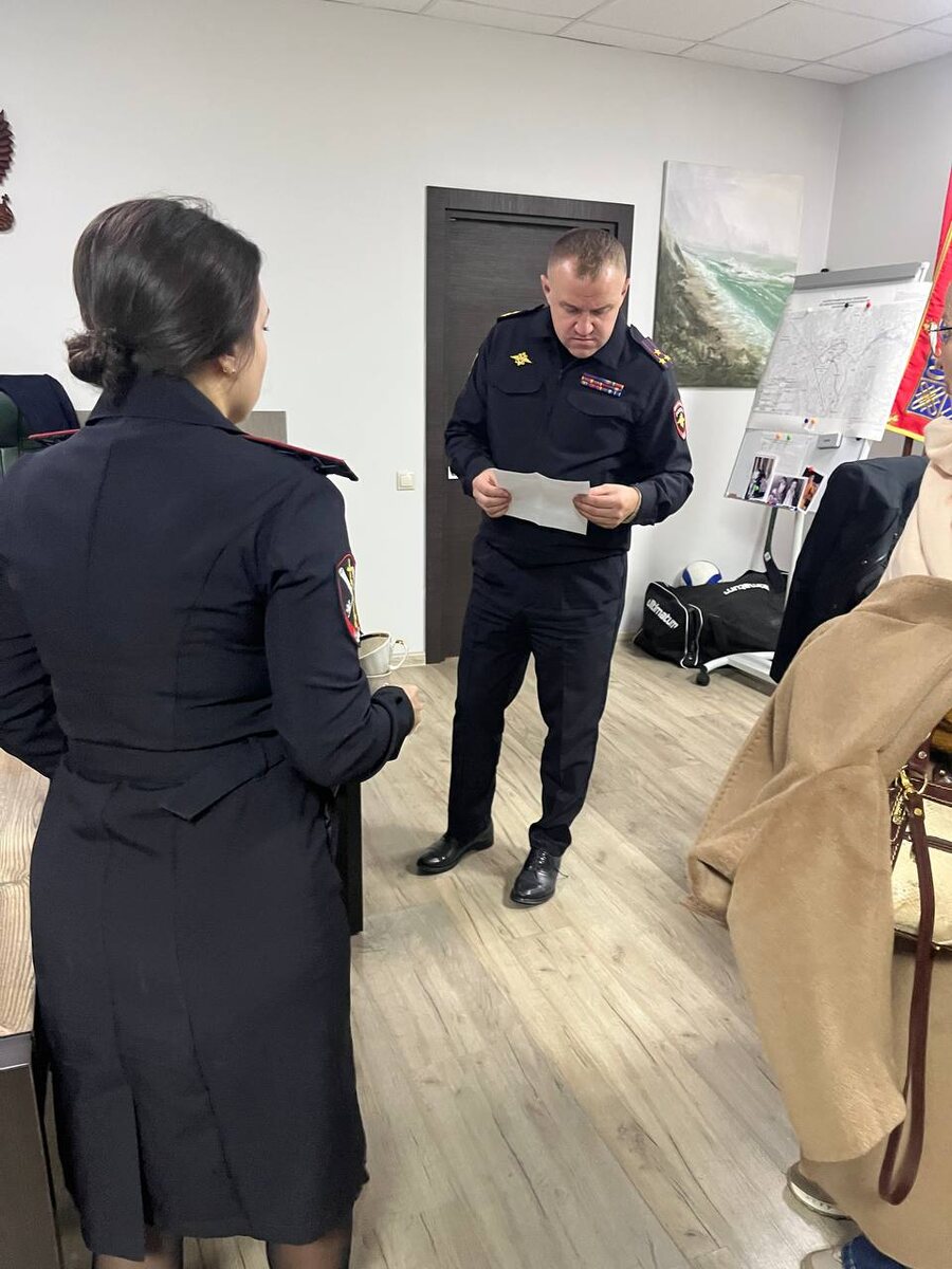 Начальник мытищинского УВД полковник Николай Жуков приголасил на встречу активистов из деревень