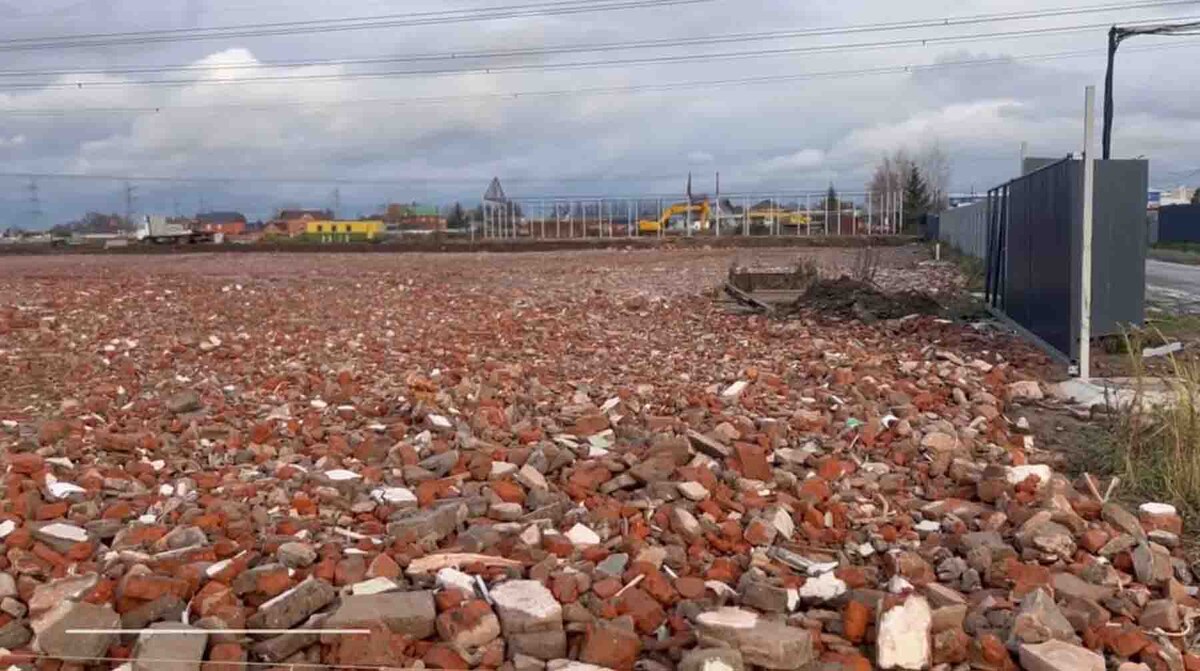 Русло реки Чермянки завалили строительными отходами