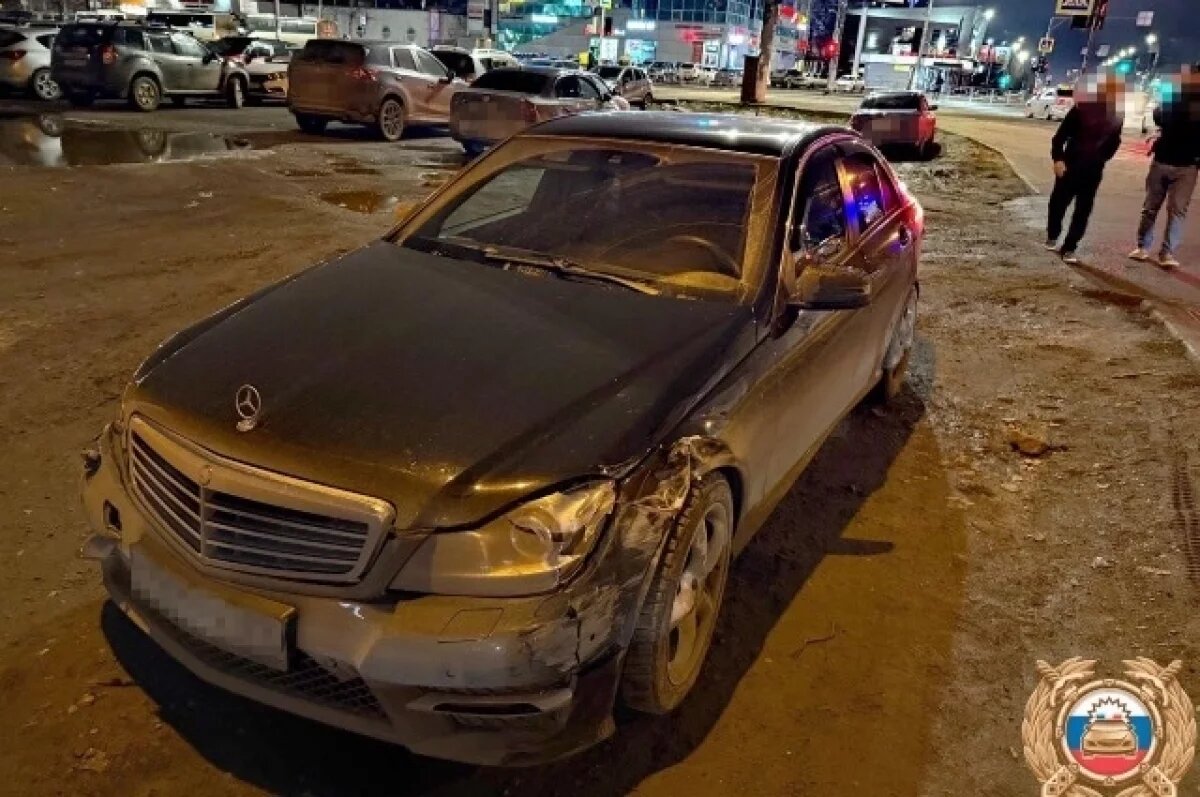    Водитель Mercedes спровоцировал ДТП на Привокзальной площади в Твери