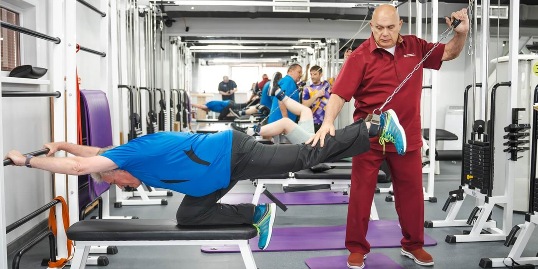 Бубновский заявил: «С тростью вы ходите быстрее, чем без неё!». Главное об артрозе, о чём все стесняются говорить