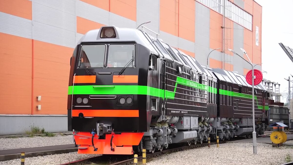   Локомотив 2ТЭ25КМ