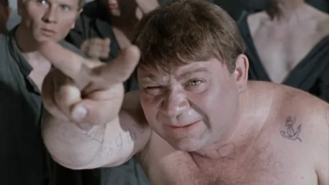 Кино «Джентльмены удачи», артист Леонов -  «Сеня Резаный».