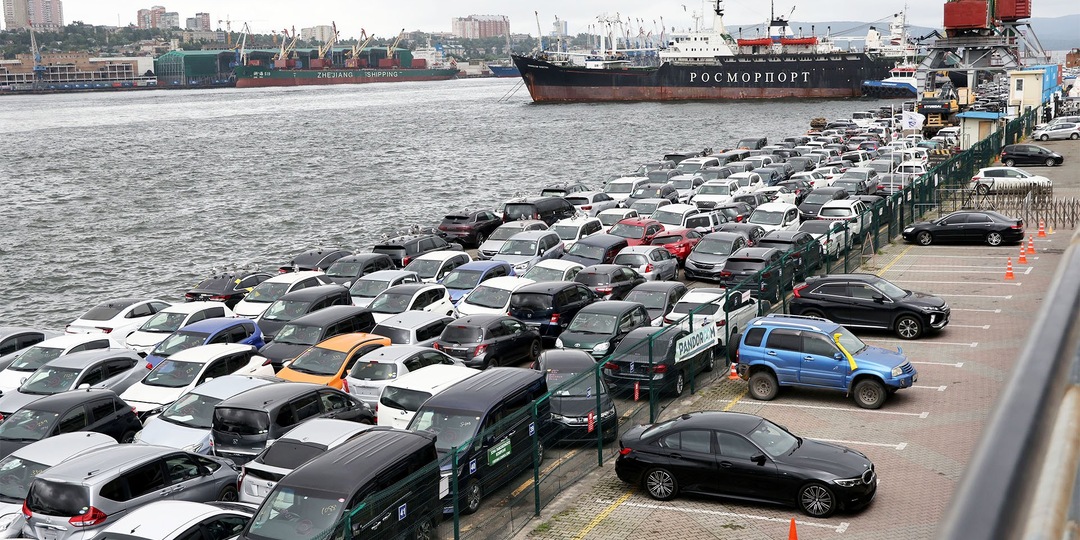 В России стало невозможно поставить на учёт ввезенные праворульные и гибридные автомобили. Рассказываю детали