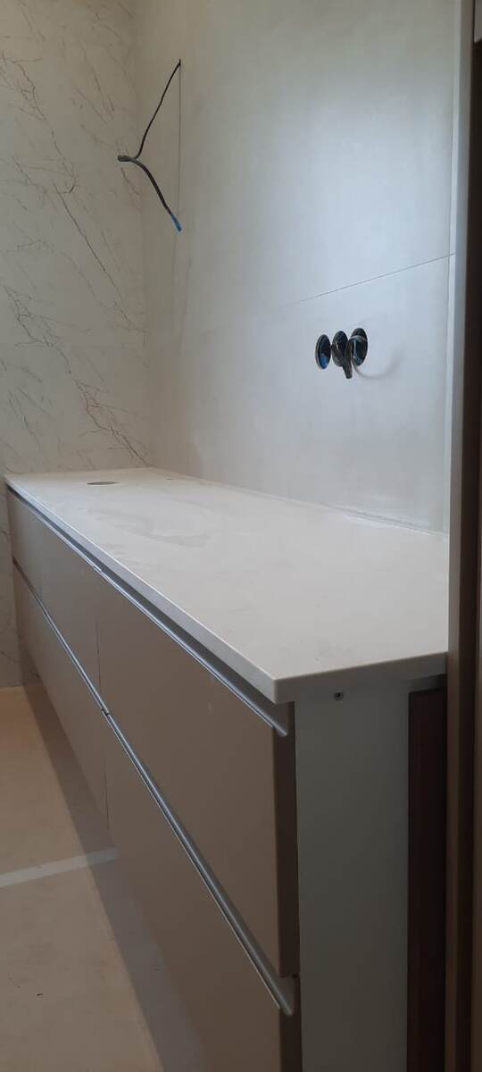 прямая столешница из искусственного камня