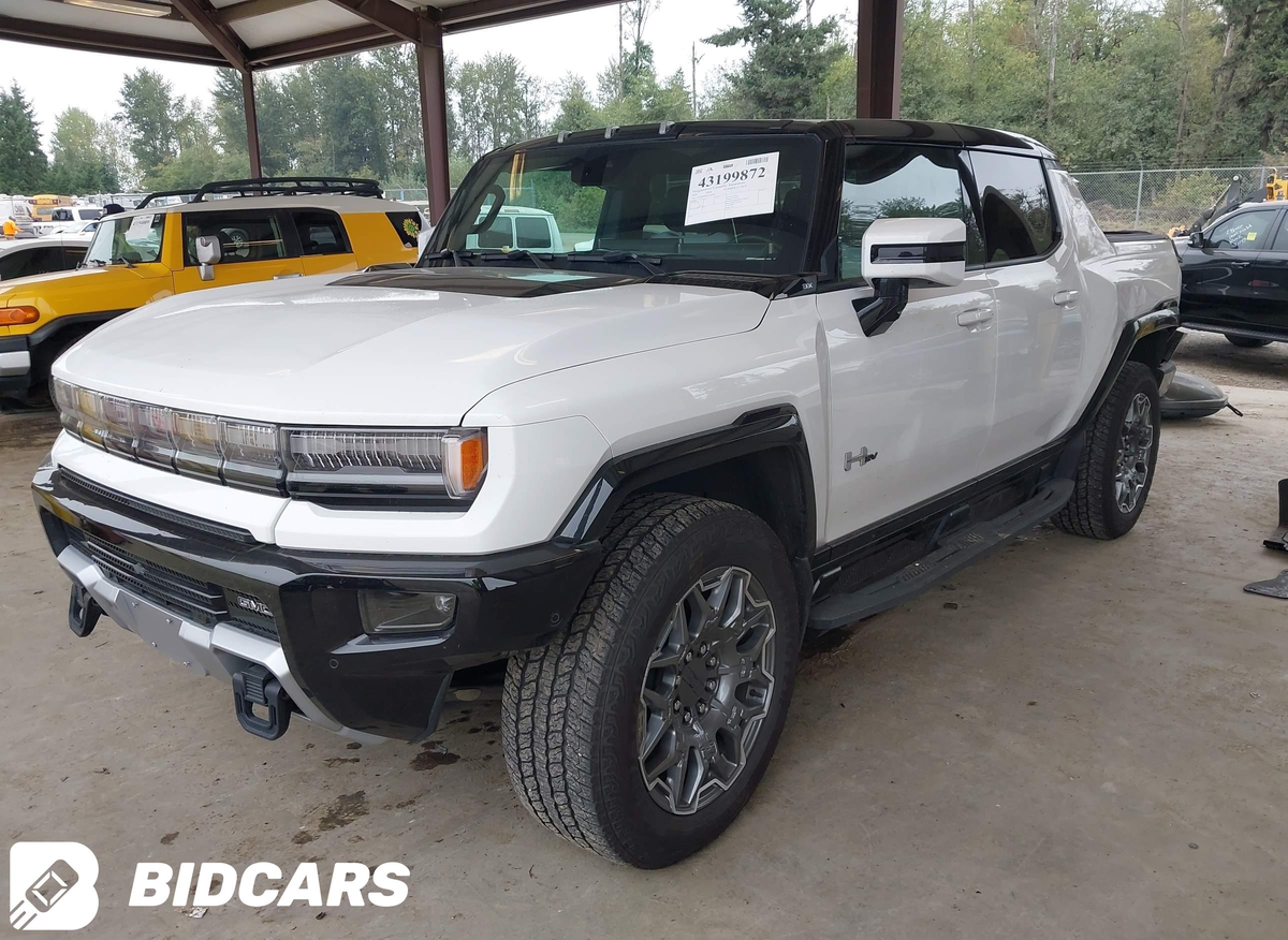 А вот этого - небольшой удар сзади, и стоимость лота составляется 54400 долларов (2024 год)