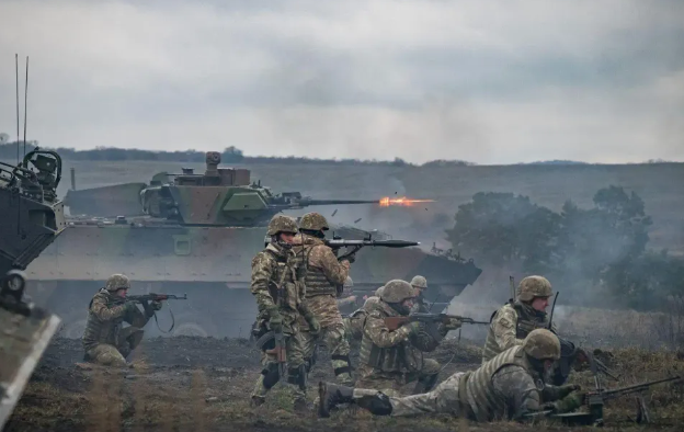 Французские военные участвуют в учениях в Чинку (Румыния) 